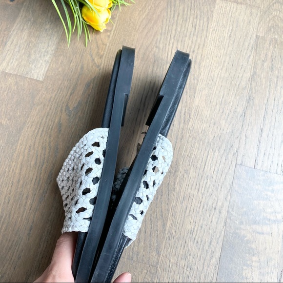 Urban Outfitters white basket weave slide 8 - Picture 7 of 7